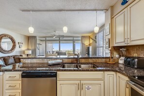 コンドミニアム 2 ベッドルーム | 専用キッチン | 冷蔵庫、電子レンジ、オーブン、食器洗い機