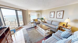 Condo, 2 Bedrooms | Living area