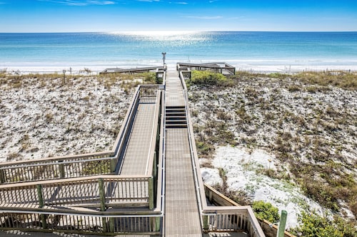 Inlet Reef 305 2 Bedroom Condo by RedAwning