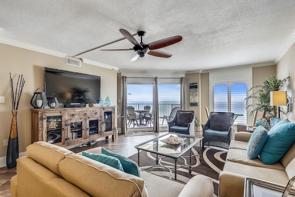 Condo, 2 Bedrooms | Living room | 30-inch TV with cable channels