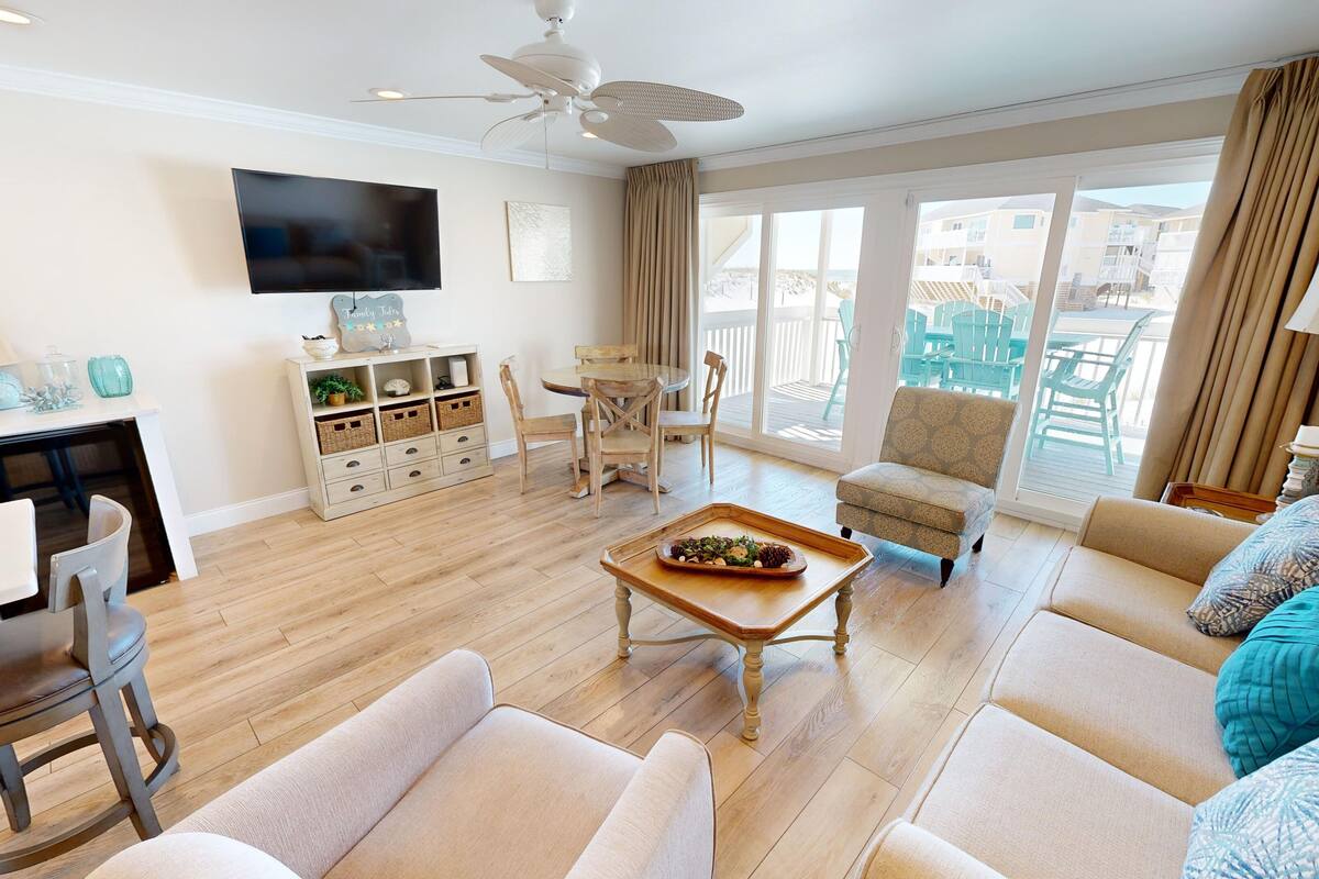 Condo, 2 habitaciones | Área de sala de estar | Televisión de pantalla plana
