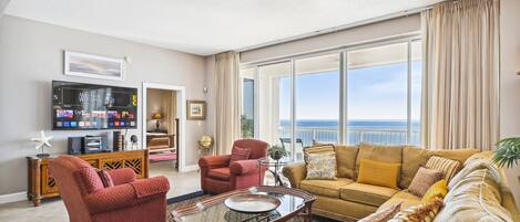 Condo, 3 Bedrooms | Living area