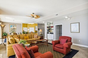 Condo, 3 Bedrooms | Living area