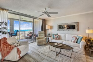 Living area - Magnolia House 501 2 Bedroom Condo by RedAwning (Destin)
