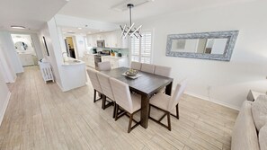 Dining - Destin Towers 61 2 Bedroom Condo by RedAwning (Destin)