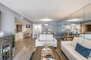 Condo, 2 Bedrooms | Living room