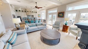 House, 4 Bedrooms | Living area