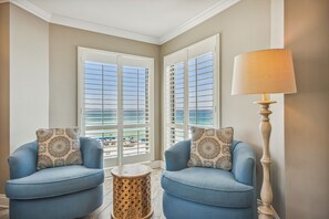 Condo, 4 habitaciones | Interior