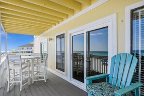 Condo, 2 Bedrooms | Property grounds