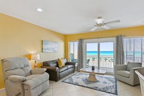 Condo, 2 Bedrooms | Living area