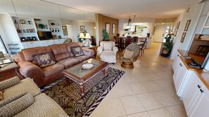 Condo, 2 Bedrooms | Living area