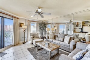 Condo, 2 Bedrooms | Living area