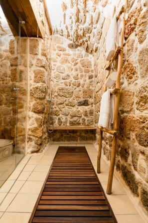 Design-Suite, Mehrere Betten, Nichtraucher | Badezimmer