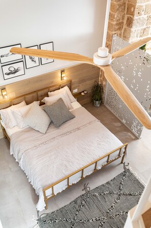 Design studio suite | Luxe beddengoed, een strijkplank/strijkijzer, gratis wifi, beddengoed
