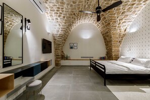 Ropa de cama de alta calidad y tabla de planchar con plancha 