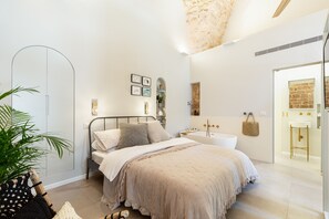 Ropa de cama de alta calidad y tabla de planchar con plancha 