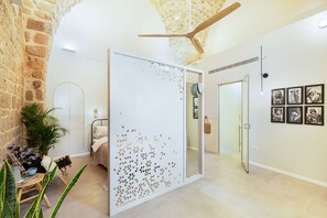 디자인 스튜디오 스위트 | 고급 침구, 다리미/다리미판, 무료 WiFi, 침대 시트