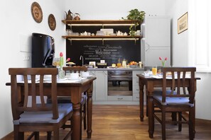 Free daily buffet breakfast - Residenza Cecchi (Florence)