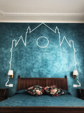 Down duvets, memory-foam beds, individually decorated - Residenza Cecchi (Florence)