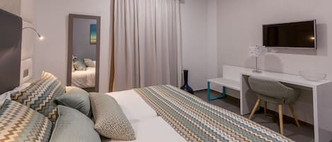 2 Schlafzimmer, Zimmersafe, Schreibtisch, laptopgeeigneter Arbeitsplatz