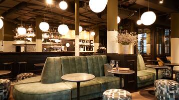 Déjeuner et dßner servis sur place, spécialités Cuisine italienne