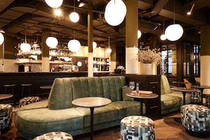 Se sirven almuerzos y cenas, cocina italiana