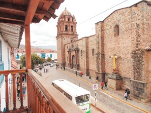 Superior-sviitti, 1 keskisuuri parisänky, parveke | Näkymä huoneesta