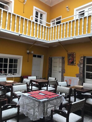 Ilmainen päivittäinen mannermainen aamiainen