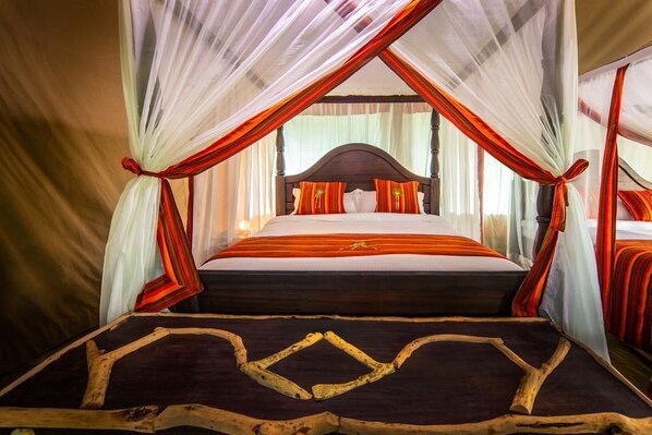 Tent, Park View | Premium bedding, desk, laptop workspace, iron/ironing board