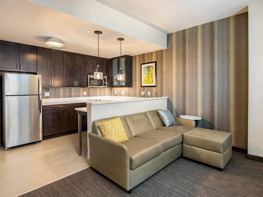 Escritorio y espacio para trabajar con laptop