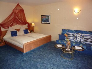 In-room safe, desk, free WiFi, bed sheets - Atina Hotel (Bad Wildbad)
