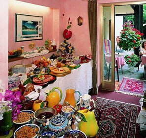 Daily buffet breakfast for a fee - Atina Hotel (Bad Wildbad)