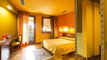 Minibar, desk, free WiFi