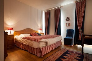 Habitación doble superior, 1 cama Queen size, para no fumadores | Minibar, caja de seguridad en la habitación, insonorización y cunas 