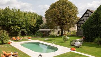 Seasonal outdoor pool, pool umbrellas, sun loungers