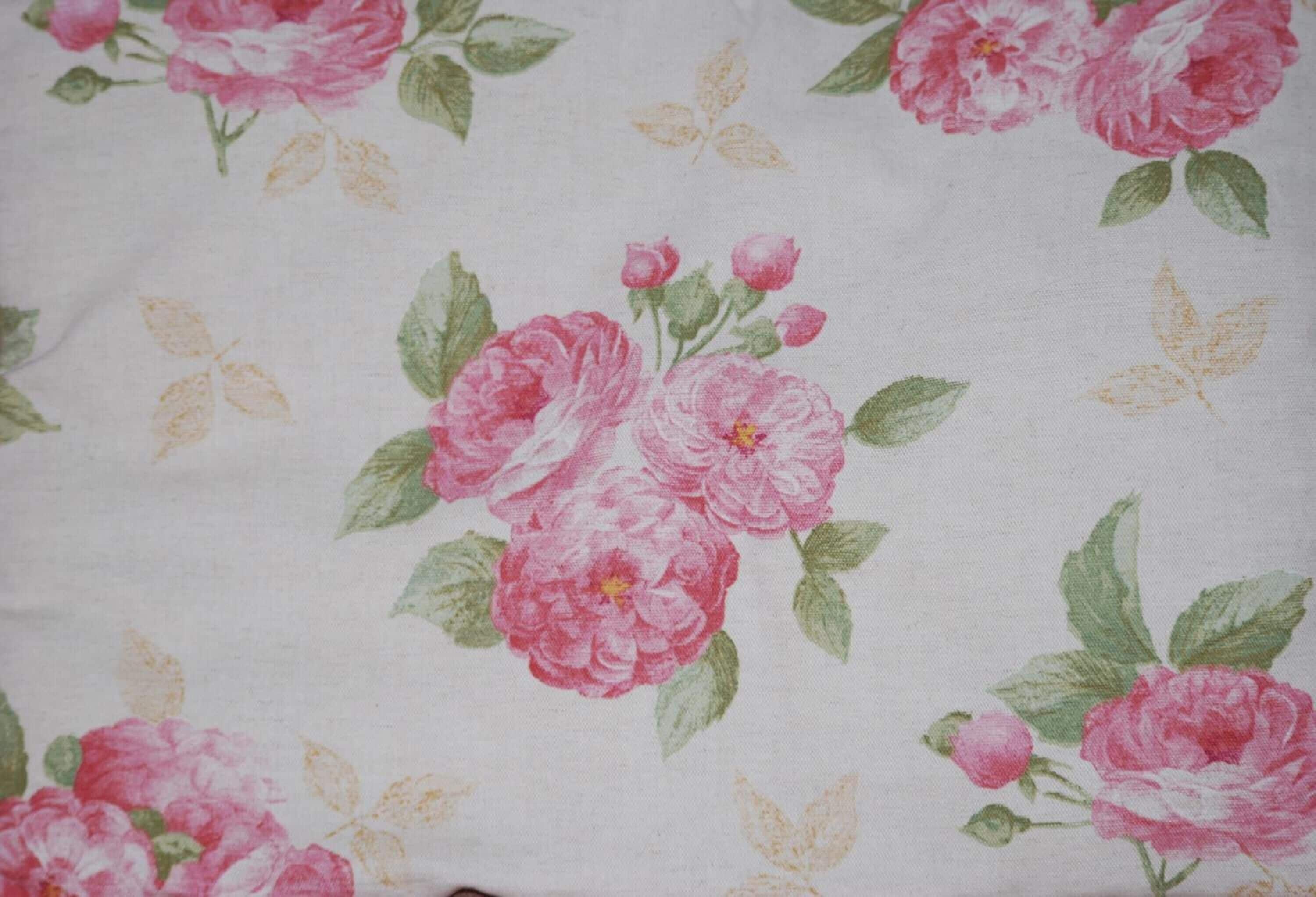 Ein Stoff mit einem floralen Muster.