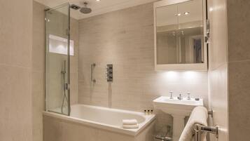 Shower, perlengkapan mandi gratis, pengering rambut, dan handuk