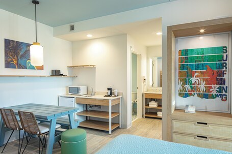 Universal's Endless Summer Resort Dockside Inn and Suites - Image 38