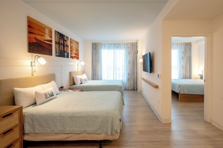 Universal's Endless Summer Resort Dockside Inn and Suites - Image 13