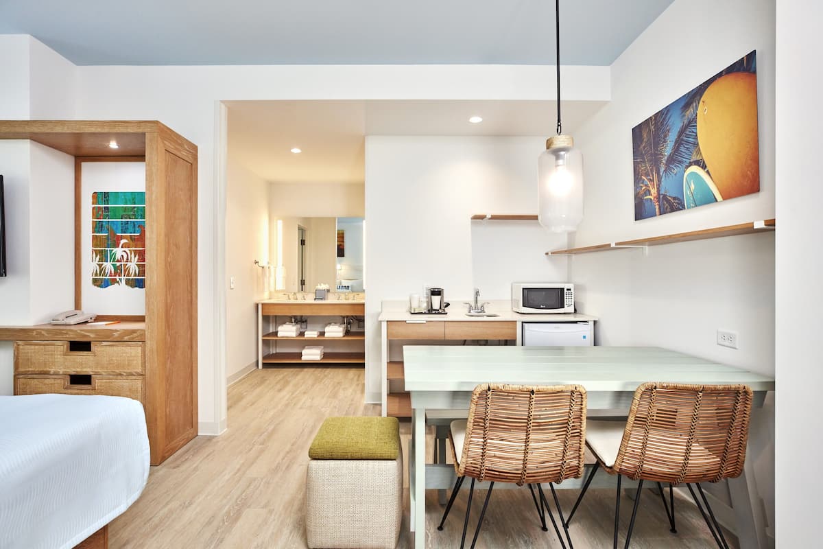 mini-fridge, coffee/tea maker