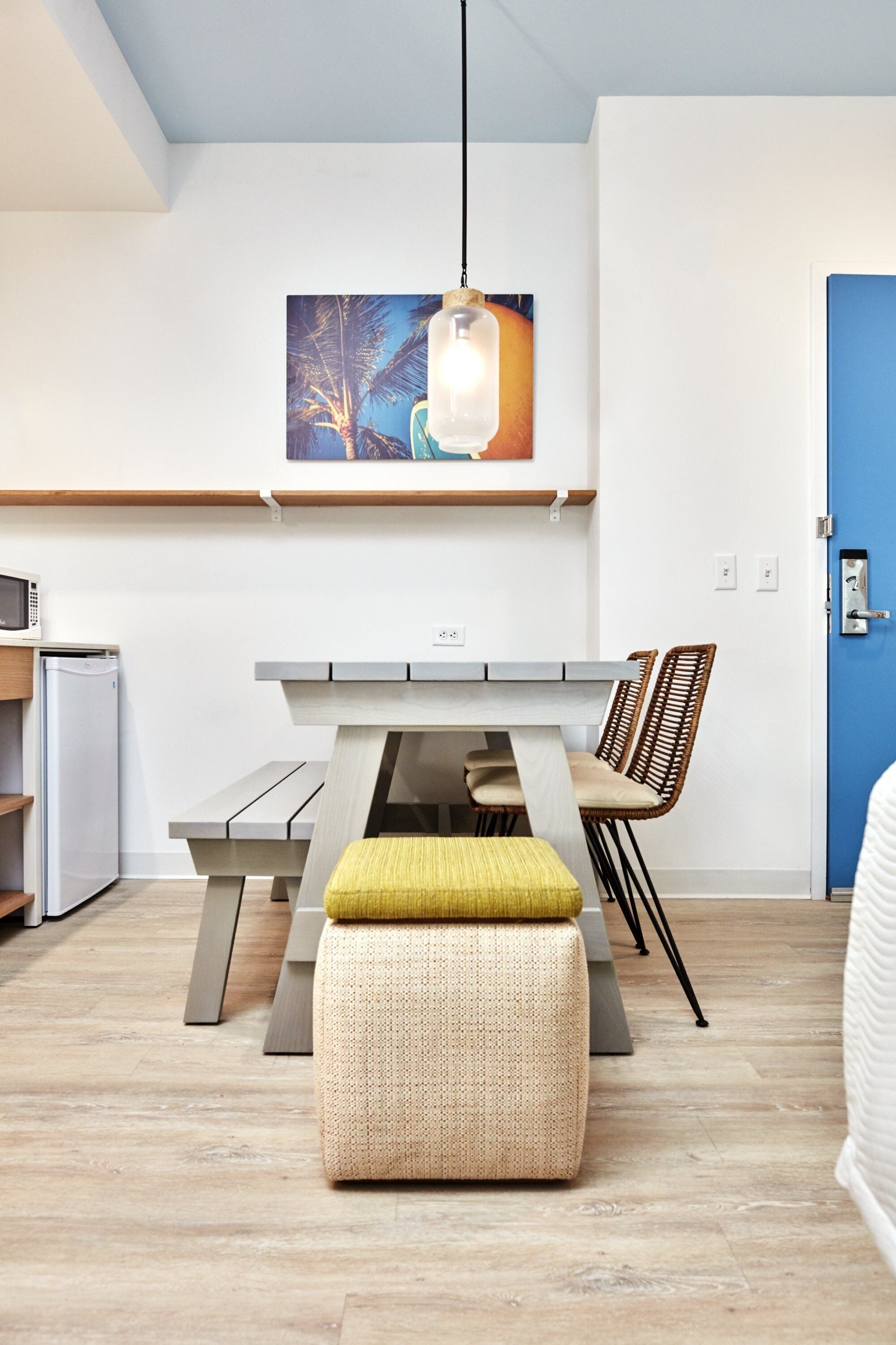 mini-fridge, coffee/tea maker