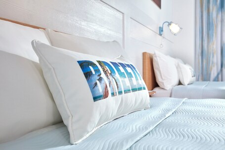 Universal's Endless Summer Resort Dockside Inn and Suites - Image 15