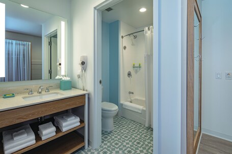Universal's Endless Summer Resort Dockside Inn and Suites - Image 27