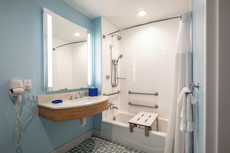 Universal's Endless Summer Resort Dockside Inn and Suites - Image 26