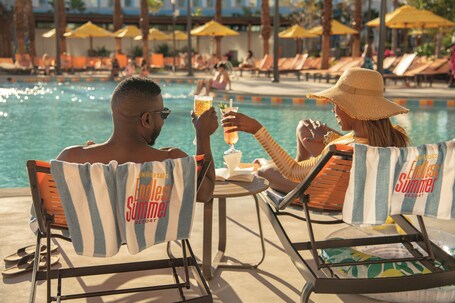 Universal's Endless Summer Resort Dockside Inn and Suites - Image 18