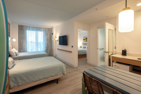 Universal's Endless Summer Resort Dockside Inn and Suites - Image 14
