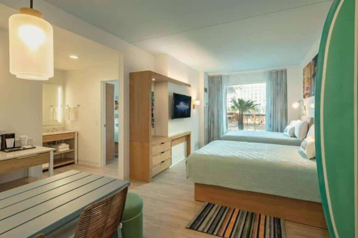 2 habitaciones, caja de seguridad en la habitación y escritorio