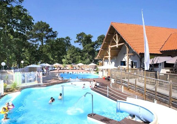 Seasonal outdoor pool, pool umbrellas, sun loungers