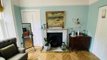 Luxury Room, 1 King Bed, Ensuite | Premium bedding, iron/ironing board, free WiFi, bed sheets