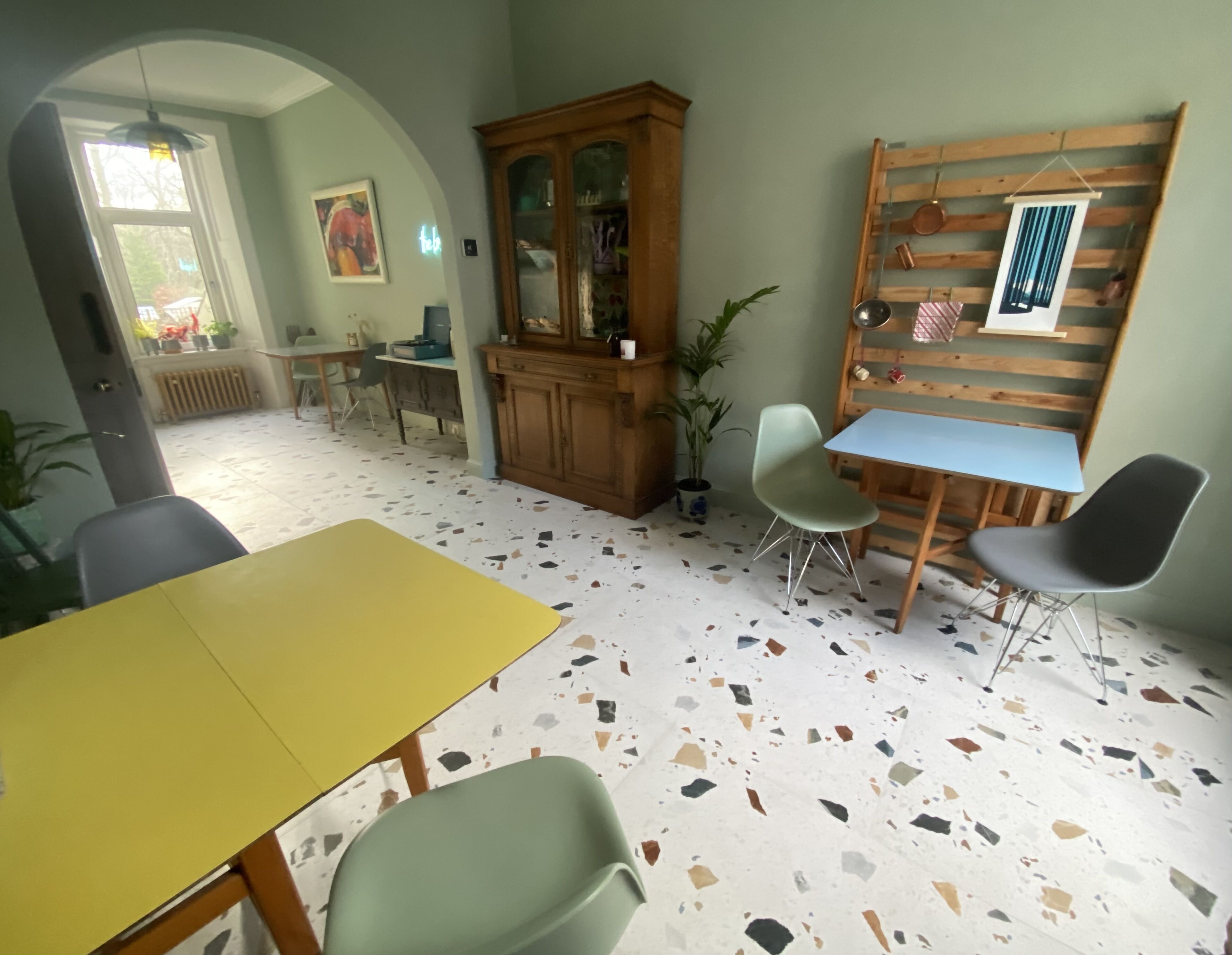 Free daily English breakfast 